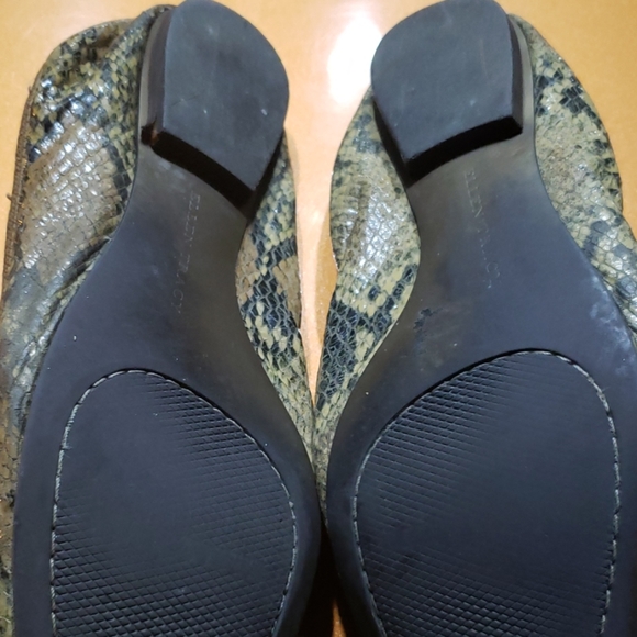 Shoes - Picture 2 of 6